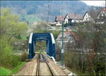 Mit der S41 das Murgtal hinunter -

Kurz vor Weisenbach wechselt die Bahnstrecke ein letztes Mal auf die rechte Murgseite.

10.04.2005 (M)