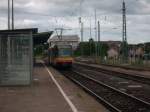 Am 08.08.08 steht eine Karlsruher Stadtbahn am Bahnhof Bietigheim-Bissingen.