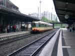 Stadtbahn S31 nach Odenheim fhrt am 18.04.09 in den Durlacher Bahnhof ein.