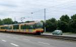 Mittelflur-Tw 8XX und 889 auf dem Weg als S4 nach Heilbronn auf der sonst so sehr stark befahrenen Durlacher Allee.