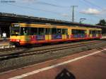 21.10.2010: TW 832 mit der Kampagne  Wegschauen ist keine Lsung  unterwegs als S9 von Mhlacker nach Bruchsal. Hier hlt er in Bretten Bahnhof.