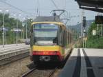 Tw 903 und der vordere Tw 876 fuhren am 04.06.2011 als S32 von Karlsruhe Hbf nach Bruchsal-Menzingen.