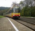 Tw 569 mit Tw 503 im Schlepptau fuhren mal am 25.10.2011 als S1 von Bad Herrenalb nach Hochstetten.