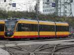 AVG Bombardier Flexity Swift (Wagen 938) am 04.12.14 in Karlsruhe Albtalbahnhof von einen Gehweg aus fotografiert 