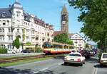 AVG Albtalbahn__Tw 807 als S4 nach Karlsruhe Hbf. in der Durlacher Allee / Ecke Rudolfstr. wo heute zwischen den Gleisen die Rampe zur Tiefbahn hinunterf�hrt.__31-05-1994