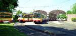 AVG Albtalbahn__Der Albtalbhf. in Karlsruhe mit der Halle von 1988. Tw 801 als S4 zum Hbf. Karlsruhe und Tw 857 als S1 nach Bad Herrenalb.__31-05-1994