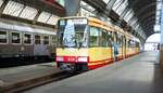 AVG  Albtalbahn__im Hbf Karlsruhe: auf Gleis 5 Tw 812 [GT8-100C/2S;  DUEWAG 1994; seit 2009 Eigentum VBK] (Quelle: ‚tram-info‘) als S3 nach Bruchsal.__31-05-1994