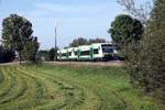 Herbst auf der Elztalbahn 2014 (auch schon historisch, da die Strecke wg. Elektrifizierungsarbeiten gesperrt ist)

BSB 88418 mit VT 018 und 013 kurz hinter Denzlingen an der Elzbrücke (28.09.2014)