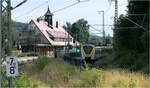 Ein Bahnhof mit neuem Innenleben - 

Nachdem er 20 Jahre leer gestanden war, wird das Bahnhofsgebäude von Feldberg Bärental saniert und wird dann Ferienwohnung, ein Kiosk und Gastronomieräume beinhalten.

Auf Gleis 2 steht im Schatten Coradia Continental 2-Triebzug 1440 179 zur Abfahrt nach Seebrugg bereit. Die beiden Bahnsteige wurden vor nicht allzu langer Zeit erneuert, wobei es sich an Gleis 2 um einen Zwischenbahnsteig handelt. So muss diese Gleis nie überquert werden.

12.07.2025 (M)