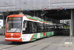 Wagen 433 der Chemnitzbahn verlässt den Chemnitzer Hauptbahnhof in Richtung Innenstadt.