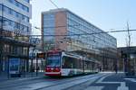 Chemnitz, Straße der Nationen. Vossloh Citylink NET 2012 #433 als Linie C15 steht an der Haltestelle Roter Turm. Die Aunahme stammt vom 14.02.2018.