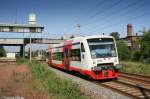Regioshuttle VT516 der City Bahn Chemnitz ist am Morgen des 09.06.07 auf dem Weg nach Hainichen und verlsst hier gerade den Hp Chemnitz-Hilbersdorf mit dem ehemaligen Befehlsstellwerk des Rbf.