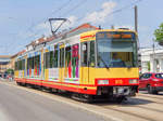 Zug 813 der AVG als S4 nach Öhringen Cappel kurz vor dem Heilbronner Rathaus, 25.05.2019.