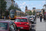 Lieber in der Stadtbahn als im Autostau -    Verkehr auf der Friedrich-Ebert-Brücke über den Neckar in Heilbronn.