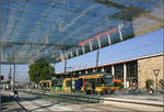 Dach für Bus und Bahn -    Vor dem Heilbronner Hauptbahnhof sind Stadtbahnstation und Bushaltestellen unter einem großen Glasdach vereint.