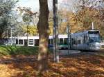 Herbstliches Flair an der Wendeschleife Leipziger Strasse (Regio-Tram 5 Richtung Melsungen, RBK 714, 4.11.2011).