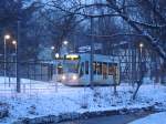 Samstag-Abend und noch wenige Augenblicke bis zur Abfahrt Richtung Treysa (RT9 am 23.2.2013, Wendeschleife Leipziger Strae, im Vordergrund schneeeingerahmt die Losse).