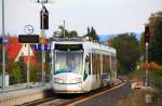 RT4 in Heckershausen. RBK 753. Die Tram RT4 auf dem Weg nach Wolfhagen mit Halt in Heckershausen. Name des Zuges:  Der treue Johannes , Achsfolge: Bo'2'2'Bo', Hersteller: Alstom, Jahr: 2005, Leistung:  150 kW/2x 375 kW, Hybrid-Fahrzeug.