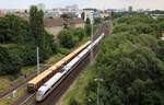 15.6.2018 Eine S-Bahn und ICE begegnen sich auf dem Berliner Innenring zwischen Prenzlauer Alle und Greifswalder Str.