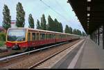 Nachschuss auf zwei BR 481 der S-Bahn Berlin als S7 nach Ahrensfelde (S), die ihren Startbahnhof Potsdam Hbf auf Gleis 6 verlassen.
[30.5.2018 | 19:01 Uhr]