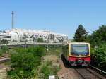 Blick aufs ICC und den Funkturm. Eine Ringbahn hat gerade den Bahnhof Westkreuz verlassen. 10.6.2007