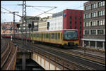 Die S 7 erreicht hier am 16.5.2007 Berlin Alexanderplatz.