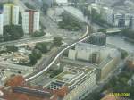 Berliner Stadtbahnalltag mit ICE und S-Bahn, Bhf Jannowitzbrcke.
Fotografiert vom Fernsewturm aus am 24.8.06