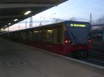 BR 480 als S5 nach S-Bahnhof Berlin-Charlottenburg im S-Bahnhof Berlin-Friedrichsfelde Ost.