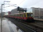 BR 485 als S9 nach S-Bahnhof Flughafen Schnefeld am S+U Bahnhof Berlin Alexandrplatz.