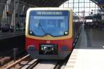 BERLIN, 17.06.2009, S5 nach Strausberg Nord wartet im Bahnhof Alexanderplatz auf die Abfahrt