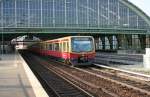 S-Bahn Triebwagenzug S7 nach Ahrensfelde mit 481 396-0 am 28.9.2008 in Berlin-Ostbahnhof.