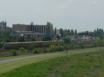 Emsiger Verkehr auf Schiene und Strae, gesehen vom ehemaligen Flughafen Berlin Tempelhof aus.