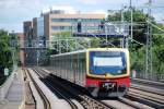 BERLIN, 16.06.2010, S7 nach Ahrensfelde bei der Ausfahrt aus dem S-Bahnhof Bellevue


