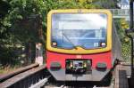 BERLIN, 12.09.2010, S25 nach Teltow Stadt bei der Einfahrt in den S-Bahnhof Yorckstraße