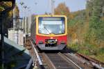 BERLIN, 23.10.2010, S25 nach Hennigsdorf bei der Ausfahrt aus dem S-Bahnhof Schönholz