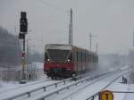 Eine 480 erreicht als S8 den Bahnhof Berlin Grnau 19.12.2010