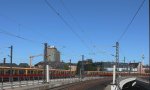 Begegnungen! Zwei S-Bahnen 481-482 begegnen sich auf der Humboldthafen-Brcke unmittelbar am Berliner Hbf am 25.05.2012.