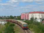 S-Bahn der BR 481 zwischen Bornholmer Strae und Gesundbrunnen. Seit der Erffnung des Berliner Hauptbahnhofes fahren auf dieser Strecke - etwas weiter rechts - nun auch Regional- und Fernzge. 16.7.2006