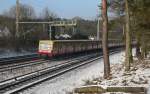 BR 485 als S3 erreicht Wilhelmshagen. Je klter und je mehr Schneefall, umso weniger Zge dieser Baureihe sind einsatzbereit. Nach Mglichkeit wird die S3 dann mit Fahrzeugen der BR 481 aufgestockt. Fr den Auenstehenden ist es schwer nachvollziehbar, dass diese Baureihe nach zwei Jahrzehnten auf einmal nicht mehr winterfest sein soll. 26.1.2013, Berlin Wilhelshagen