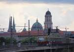 17.6.2014 Berlin Stadtbahn zwischen Ostbahnhof und Jannowitzbrücke. S7 nach Wannsee aus RB 14 gesehen, vor historischer Kulisse