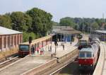 8.8.2014 Bernau bei Berlin. Der frisch getaufte Jubiläumszug (getauftes Fzg 481 001-6) auf Gl 1 kurz vor der Abfahrt gen Nordbahnhof. Gl 4 verschönert 232 105 leicht unterfordert mit 3 Kesselwagen das Bild.