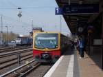 481 142,am 11.April 2015,in Berlin Greifswalder Straße.Im Hintergrund zuerkennen die EGP 142 126 und 151 007.