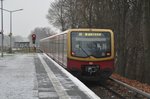 BERLIN, 28.11.2015, S-1 nach Wannsee bei der Ausfahrt aus dem S-Bahnhof Schönholz