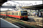 S Bahn Zug der Linie S 7 fährt hier am 8.5.2006 in den alten S Bahnhof Warschauer Straße in Berlin ein.