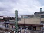 Bornholmer Strae (Bahnhof der S1,2,25,8,85), Blick von der Bsebrcke auf Bahnsteige (17.03.2007)