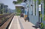 BERNAU bei Berlin (Landkreis Barnim), 12.09.2010, Bahnsteig des S-Bahnhofs Bernau-Friedenstal mit Blick in Richtung Berlin