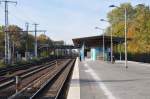 BERLIN, 23.10.2010, Bahnsteig des S-Bahnhofs Wuhlheide (S-Bahnlinie S3)