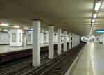 Unterirdischer S-Bahnhof  Potsdamer Platz  in Berlin - am frhen Abend ziemlich verwaist, whrend sich oberirdisch die Touristenmassen drngeln. 21.8.2012