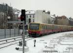 Einfahrt eines Zuges der Berliner S-Bahn in die neue Ringbahn-Halle.