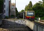 Berliner S-Bahn-Impressionen: Ausfahrt eines Zuges der Linie 1 aus dem Bahnhof  Schöneberg .